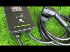 Зарядная станция ЭВ типа 1 32А, установленная защитой от перегрузки по току на стене коробки для дома